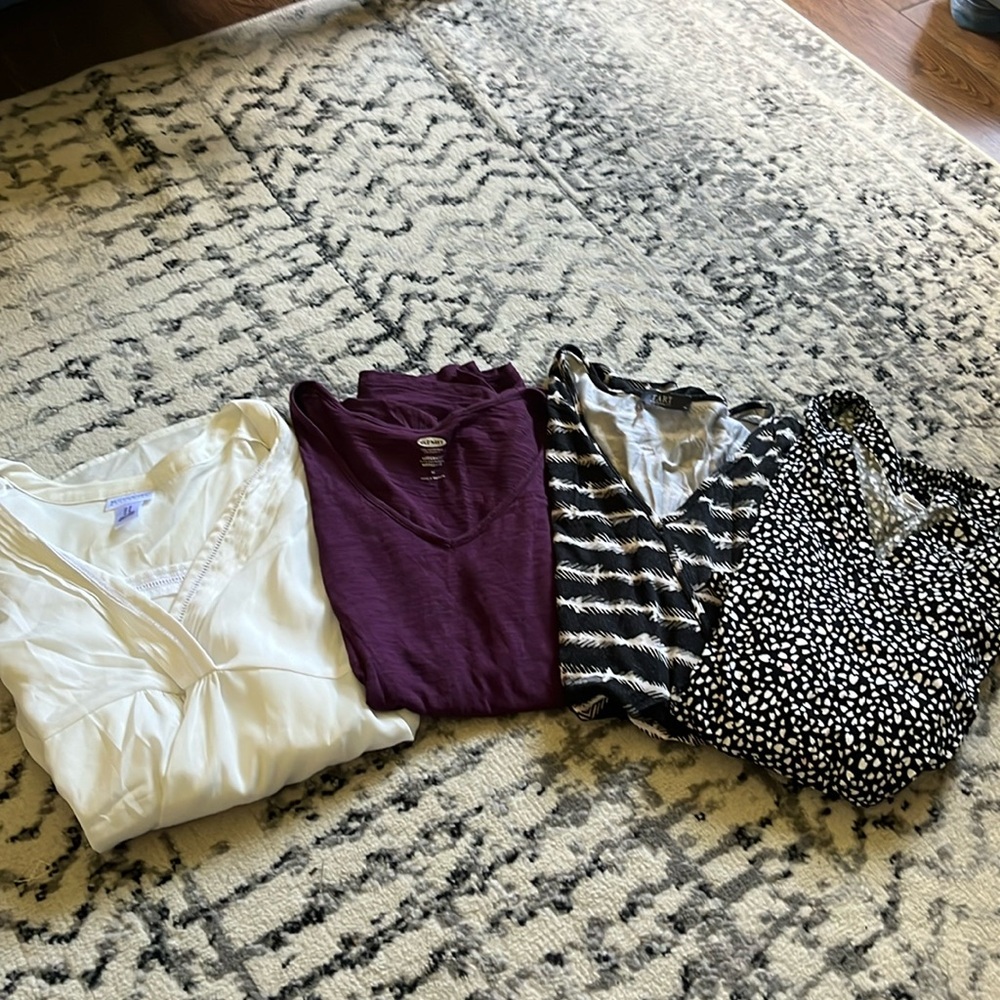 A lot of 4 maternity tops size medium